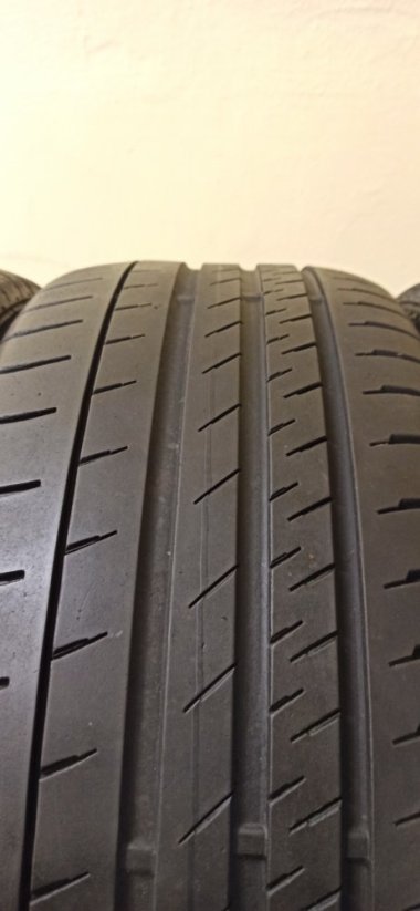 Continental ContiSport 245/45 R18 96W 3,5-5,5mm (Použité)