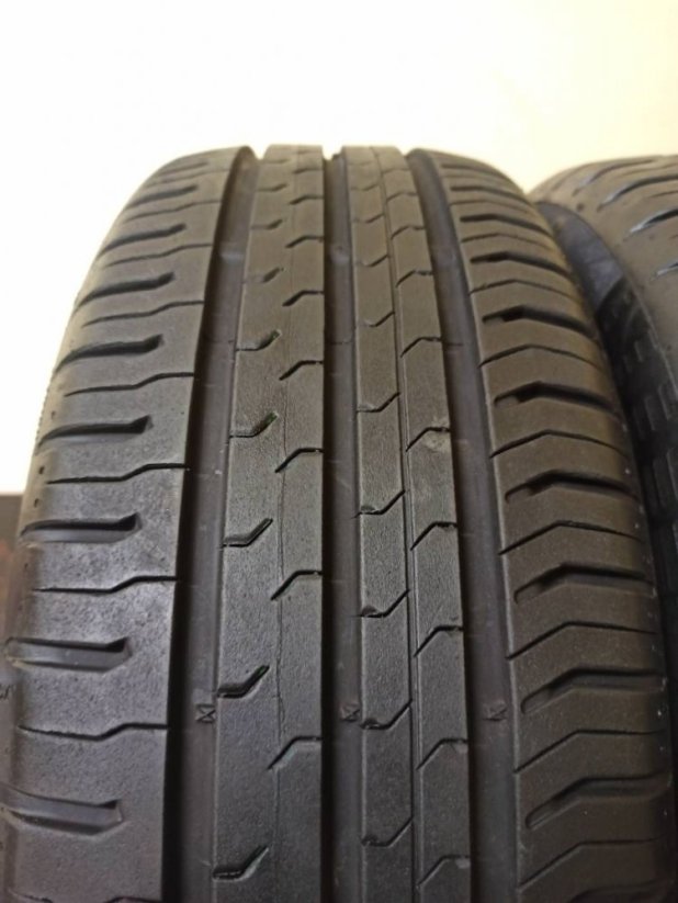 Continental 185/55 R15 86H 6,5mm (Bazarové)