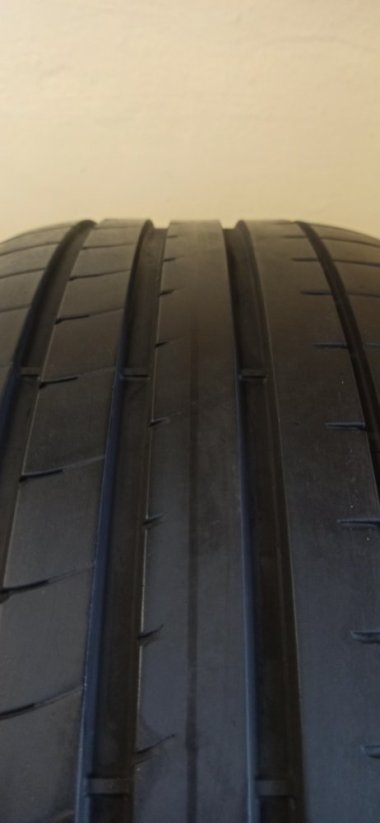 Goodyear Eagle F1 Asymetric5 265/40R21 105H 2x5,5-5mm (Bazarové)