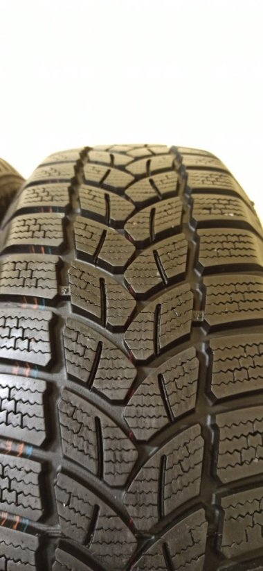 Firestone Winterhawk 3 185/65 R15 88T 5,5 - 6,5 mm (Bazarové)