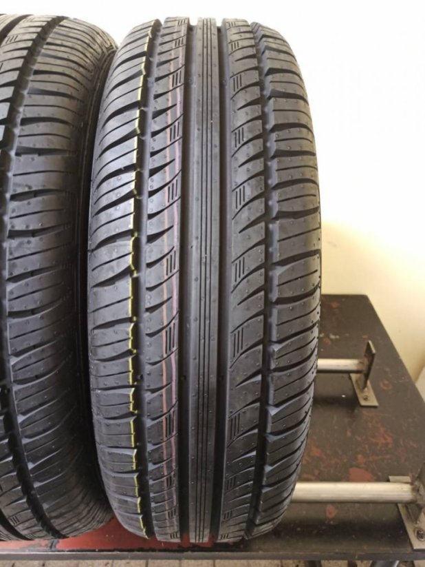 Semperit 215/65 R17 99H 8,5mm NOVÉ
