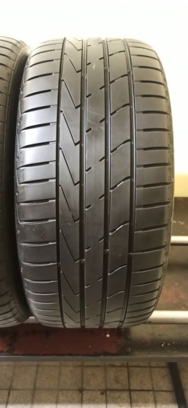 Hankook Ventus S1 Evo 2 245/45 R17 95W 4,5-5mm (Bazarové)