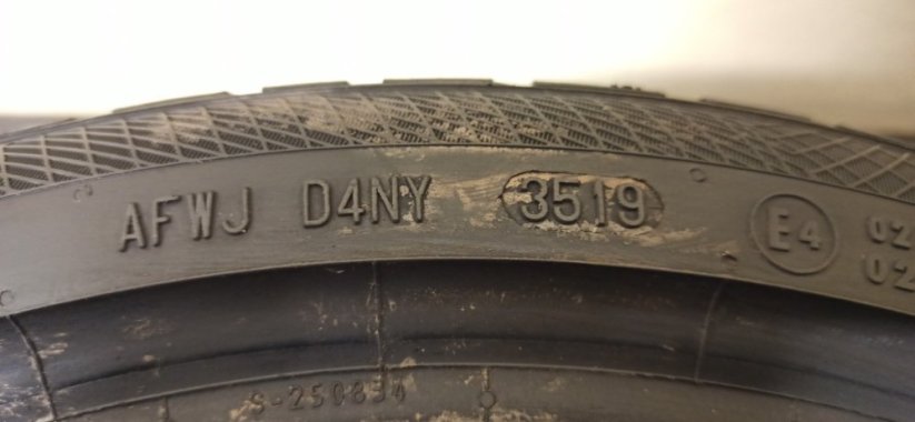 Continental 215/40 R18 89V 4,5 - 6,5mm (Použité)