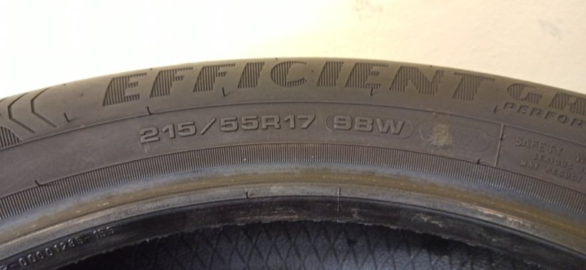 Goodyear Efficient Grip 215/55 R17 98W 6,5 mm (Bazarové)