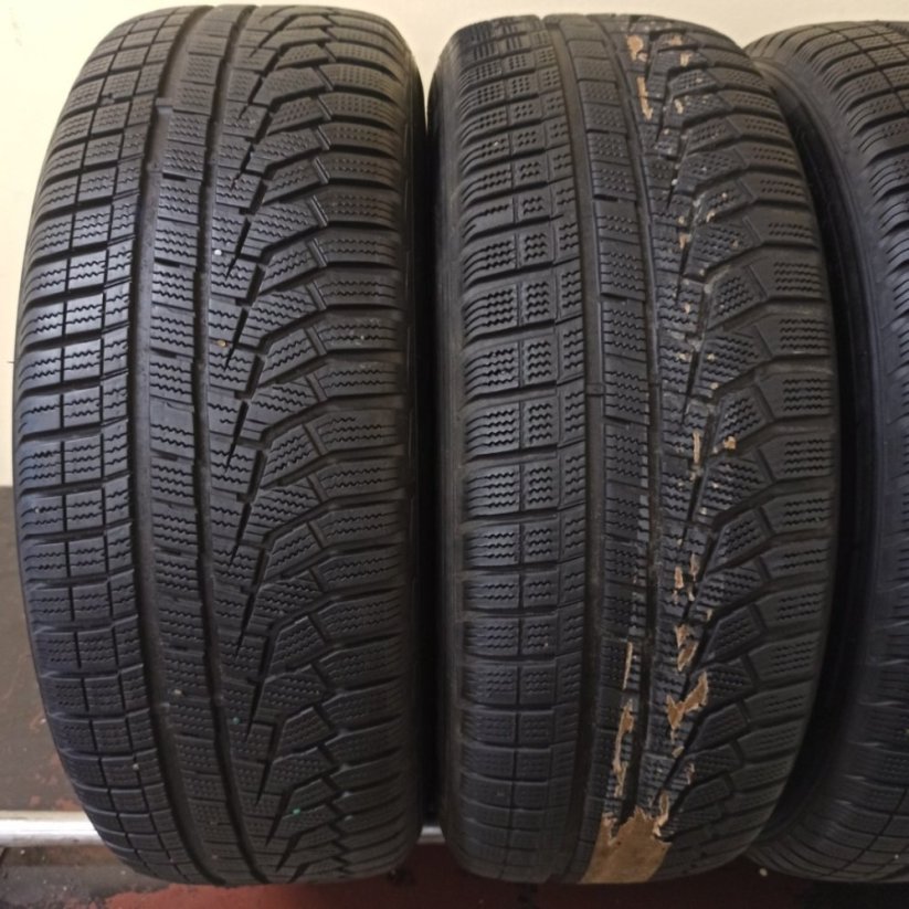 Hankook Winter icept SUV 245/65 R17 111H 5,5-6mm (Bazarové)
