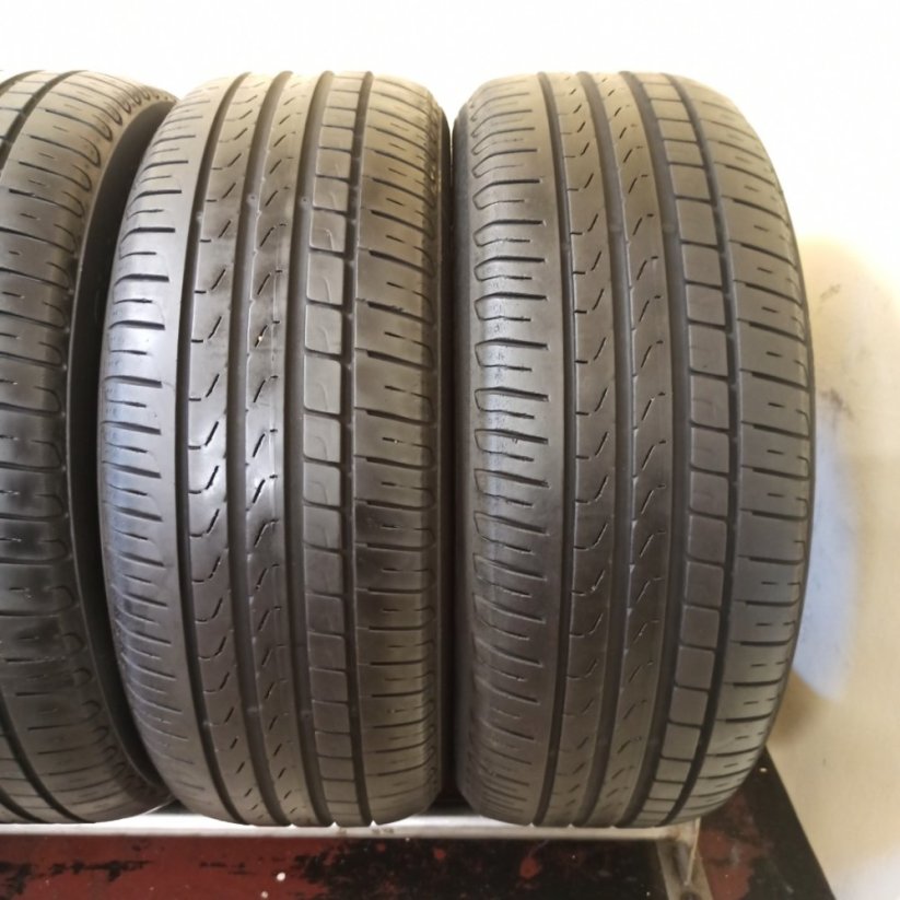 Pirelli Cinturato Seal Inside 215/55 R17 94W 5 mm (Použité)