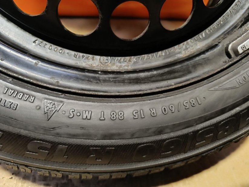 Zimní sada Opel Corsa 4x100 , ET39 , 185/60 R15