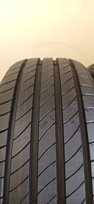 Michelin 195/55 R16 87H 6-6,5mm (Bazarové)