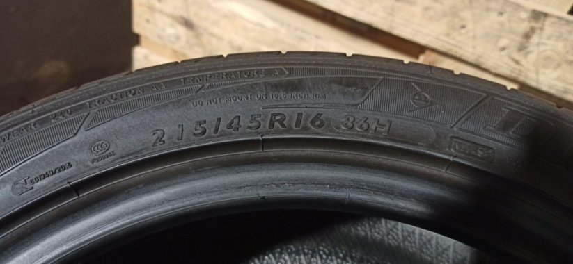 Dunlop 215/45 R16 86H 2x5mm 2x4,5mm (Použité)