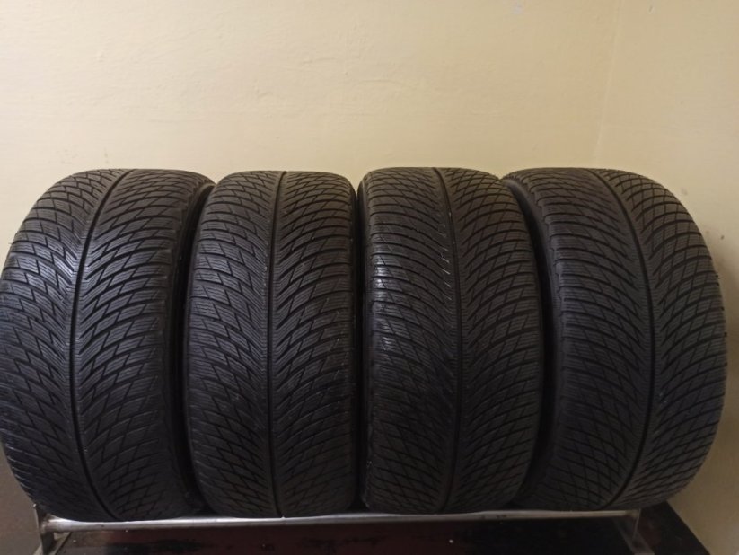 Dvourozměrné Michelin Alpin 265/40 R19+ 285/40 R19 (Bazarové)