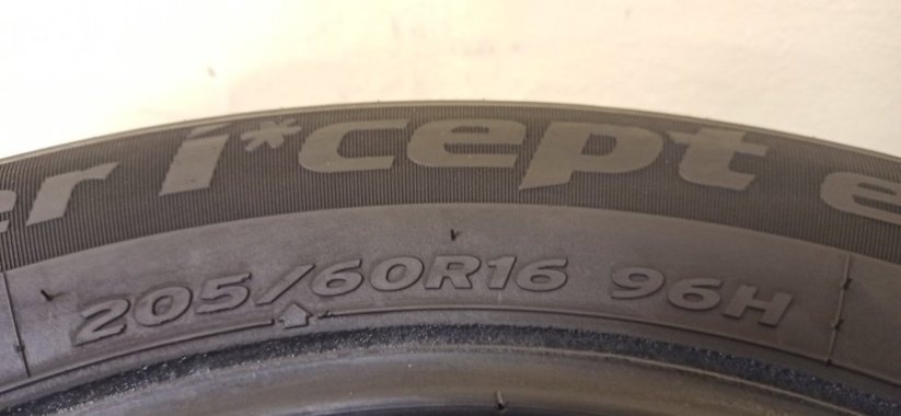 Hankook Winter icept evo 205/60 R16 96H 5 - 5,5mm (Bazarové)
