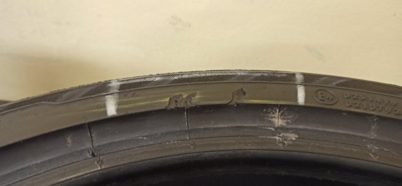 Uniroyal RainSport 5 245/35 R19 93Y 5 - 6 mm (Bazarové)