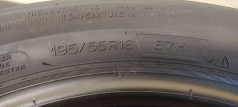 Letní pneu Michelin 195/55/16 1x4,5-5mm 1x4-4,5mm (Použité)
