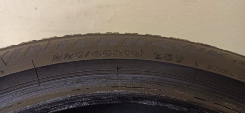 Firestone Winterhawk 4 225/45 R18 95V 5,5 mm (Bazarové)