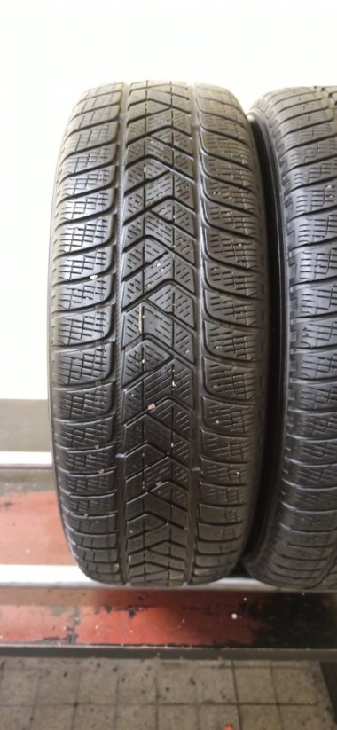 Pirelli Scorpion Winter 215/65 R17 99H 4 - 5 mm (Bazarové)