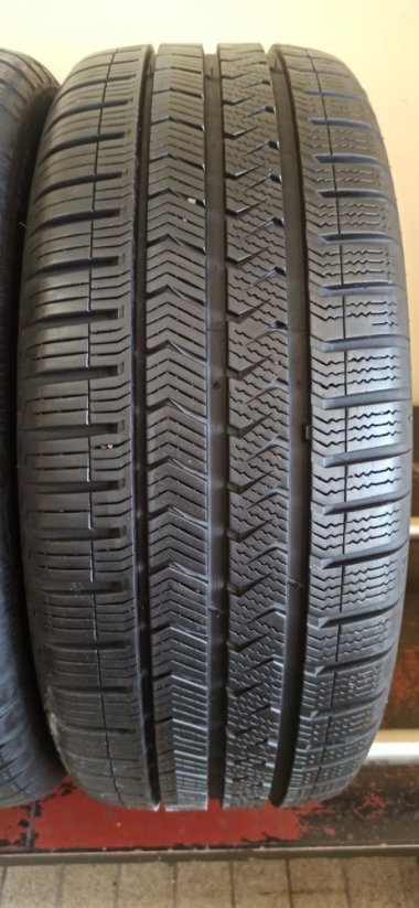 Vredestein Quatrac 5 205/45 R17 88Y 6,5 mm (Použité)