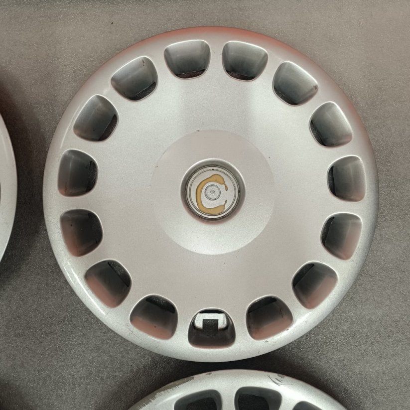 Poklice BMW 15" (bazarové)