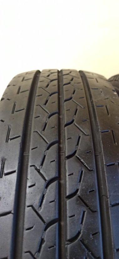 Bridgestone 195/75 R16C 107/105R (Bazarové)
