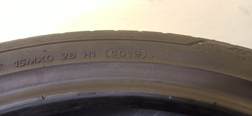 Hankook Ventus S1 evo 3 225/45 R19 96Y 4,5 - 5 mm (Bazarové)