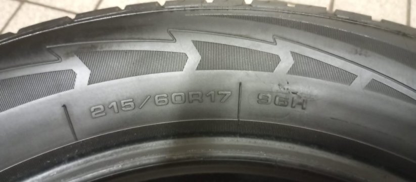Goodyear 215/60 R17 96H 4,5-5,5mm (Bazarové)