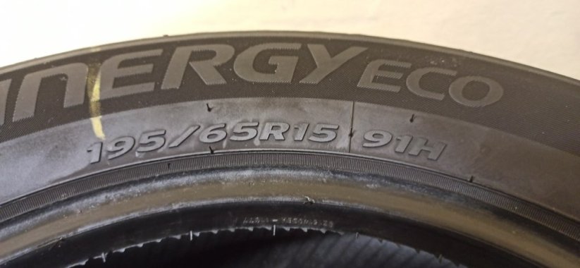 Hankook 195/65 R15 91H 1x5-5,5mm 1x4-4,5mm (Použité)