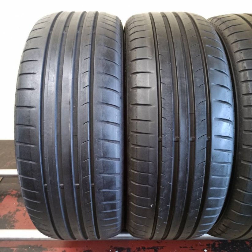 Dunlop 205/55 R17 95Y 2x5,5mm; 2x3,5-4,5mm (Bazarové)