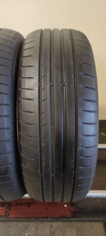 Letní pneu Dunlop 205/60/16 4,5-5mm (Bazarové)