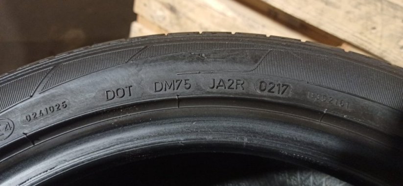 Dunlop 215/45 R16 86H 2x5mm 2x4,5mm (Použité)