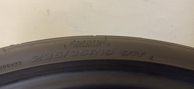 Hankook 255/35 R19 91Y 5mm (Použité)