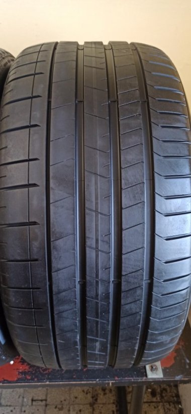 Pirelli 295/40 R19 108Y 5,5mm (Bazarové)