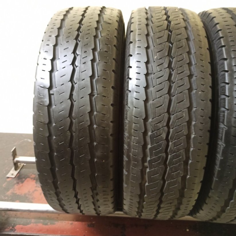 Continental 225/75 R16CP 116R 2x 8mm a 2x 6,5mm (Bazarové)