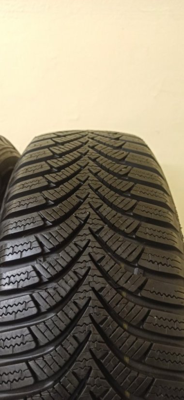 Hankook Winter icept RS2 175/65 R14 82T 7,5 mm (Použité)