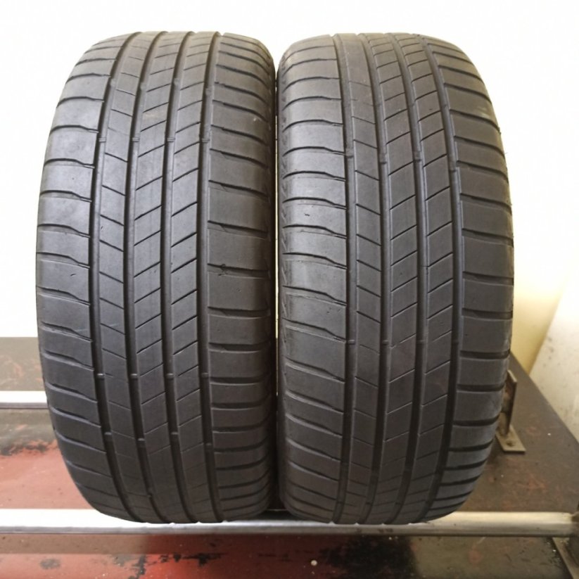 Bridgestone 215/55 R17 94V 3,5-4mm (Bazarové)