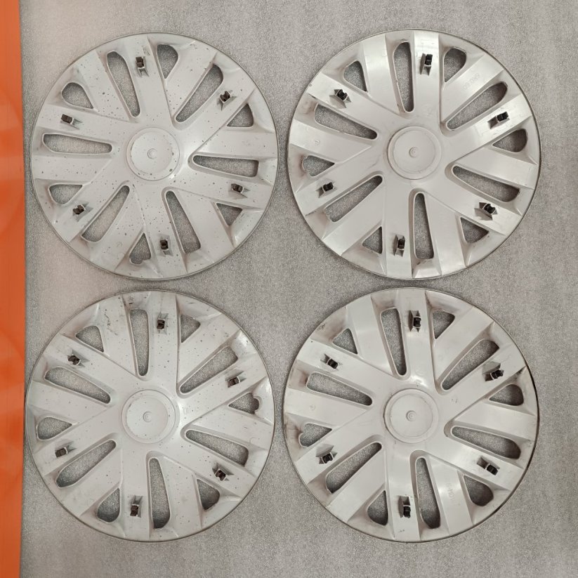 Poklice Volkswagen Polo 15" (bazárove)