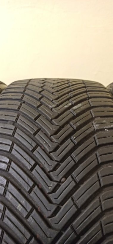 Continental AllSeason Contact 235/35R19 91Y 5-6mm (Bazarové)