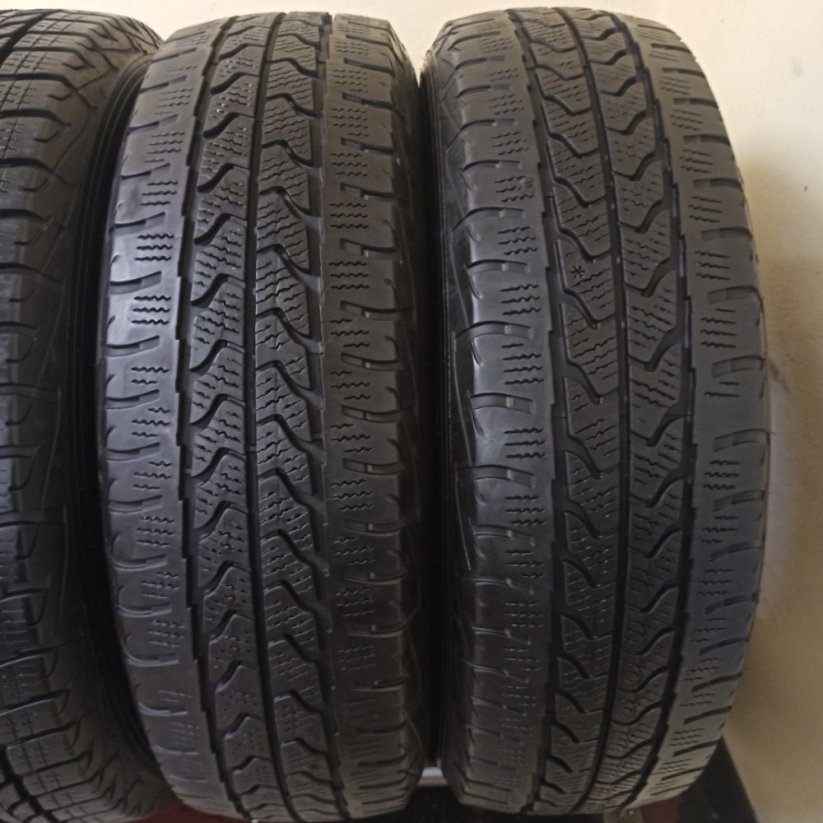 Goodyear Cargo 205/75 R16C 113/111R 5,5 - 8,5 mm (Bazarové)