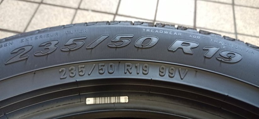 Pirelli 235/50 R19 99V 7-7,5mm (Použité)