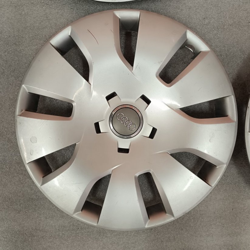Poklice Audi A3, A4 16" (použité)