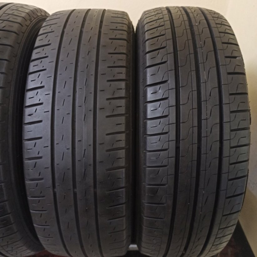 Pirelli Carrier Camper 215/70 R15C 109R 4,5-8,5mm (Bazarové)