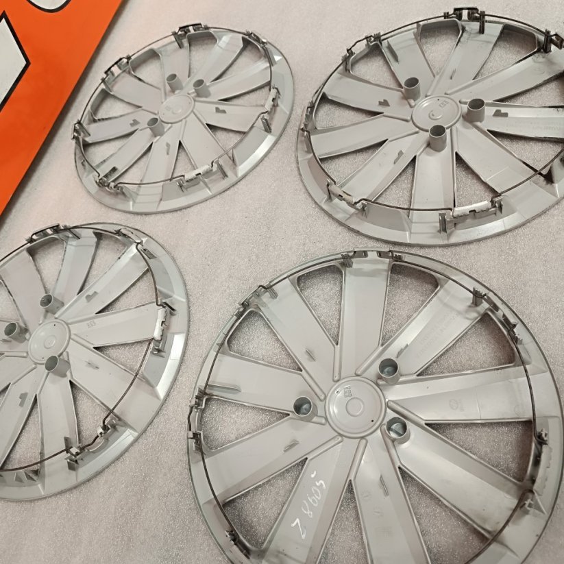 Poklice Volkswagen Passat, Golf, Touran 16" (použité)