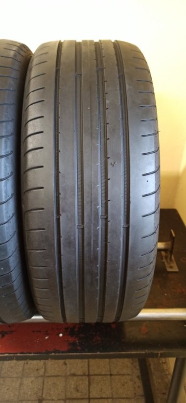 GOODYEAR 235/45 R19 99H 3,5-4,5mm (Bazarové)