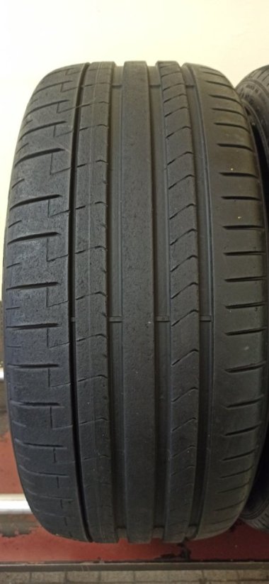 Pirelli P Zero 245/35 R20 91Y 5 - 5,5 mm (Použité)