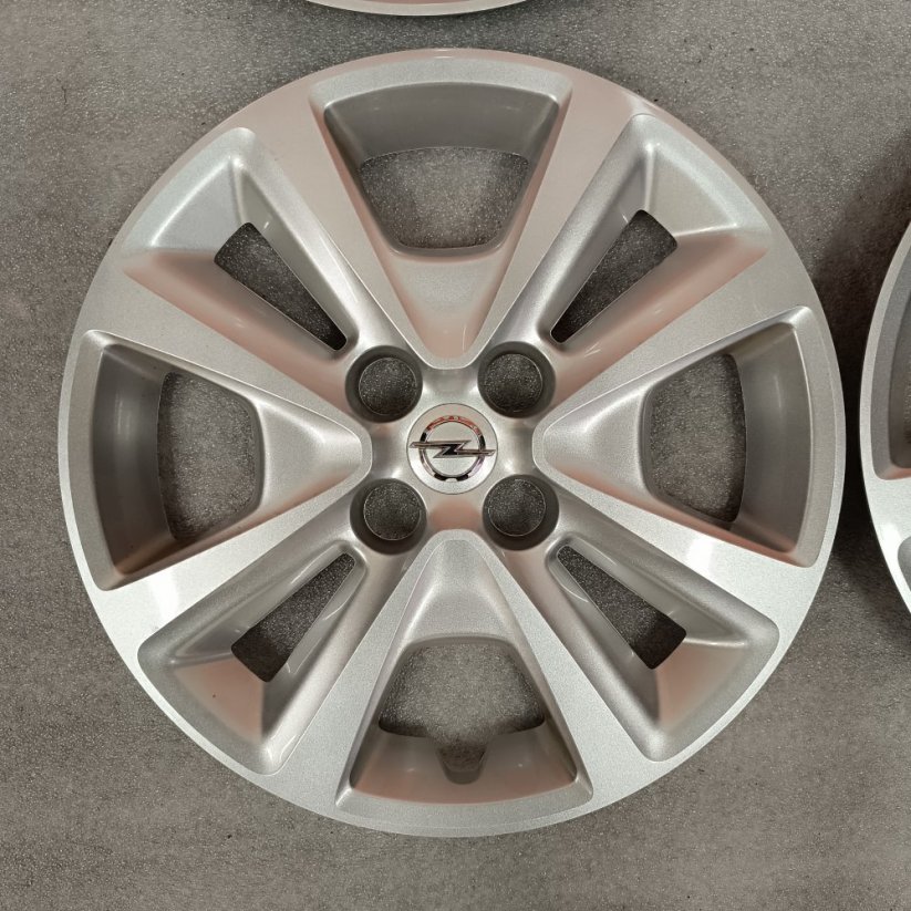 Poklice Opel Corsa 15" TOP STAV (použité)
