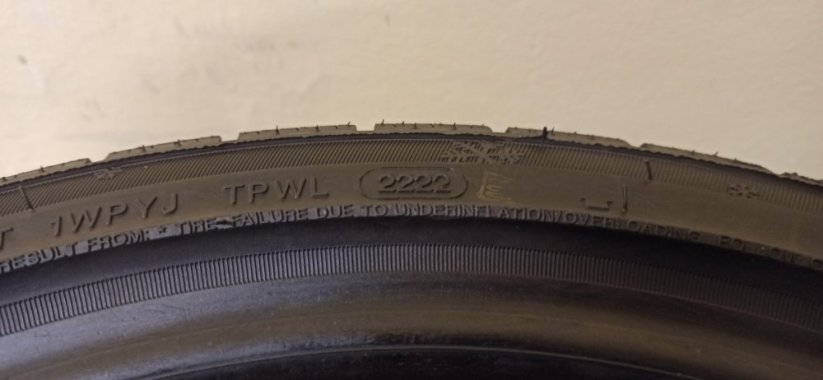 Davanti Wintoura + XL 225/40 R19 93V 8,5 mm (Použité)