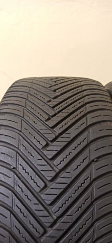 Hankook Kinergy 4S2 235/45 R18 98Y 4 - 5 mm (Použité)
