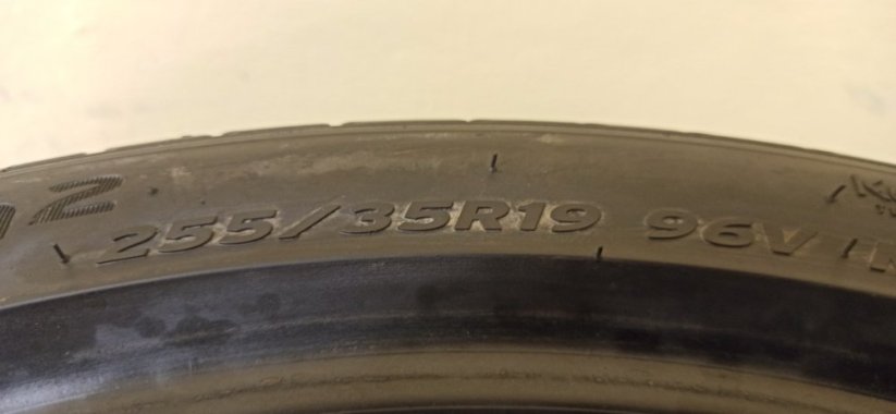 Hankook Winter icept evo 2 255/35 R19 96V 5,5 mm (Bazarové)