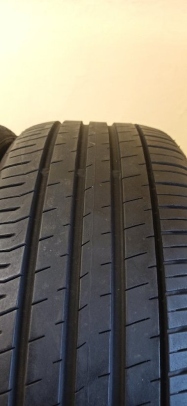 Falken Ziex 215/50 R17 95W 4,5-5,5mm (Použité)
