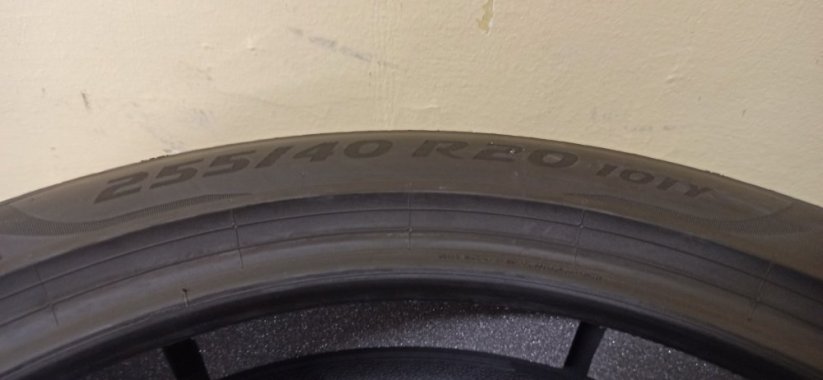 Pirelli 255/40 R20 101Y 2x4,5-5,5mm 2x3,5-4,5mm (Bazarové)