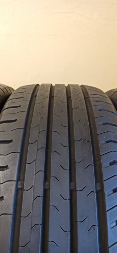 Continental 215/55 R17 94V 4,5mm (Bazarové)