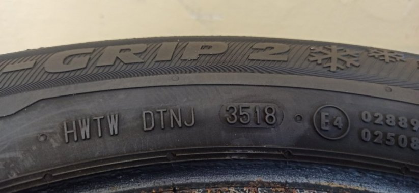 Semperit 175/65 R15 84T 6,5mm (Bazarové)